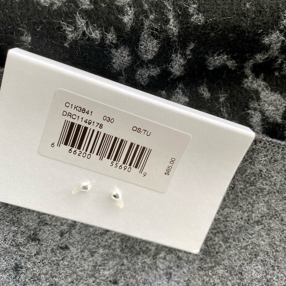 Calvin Klein Super-soft Scarf - Picture 3 of 4